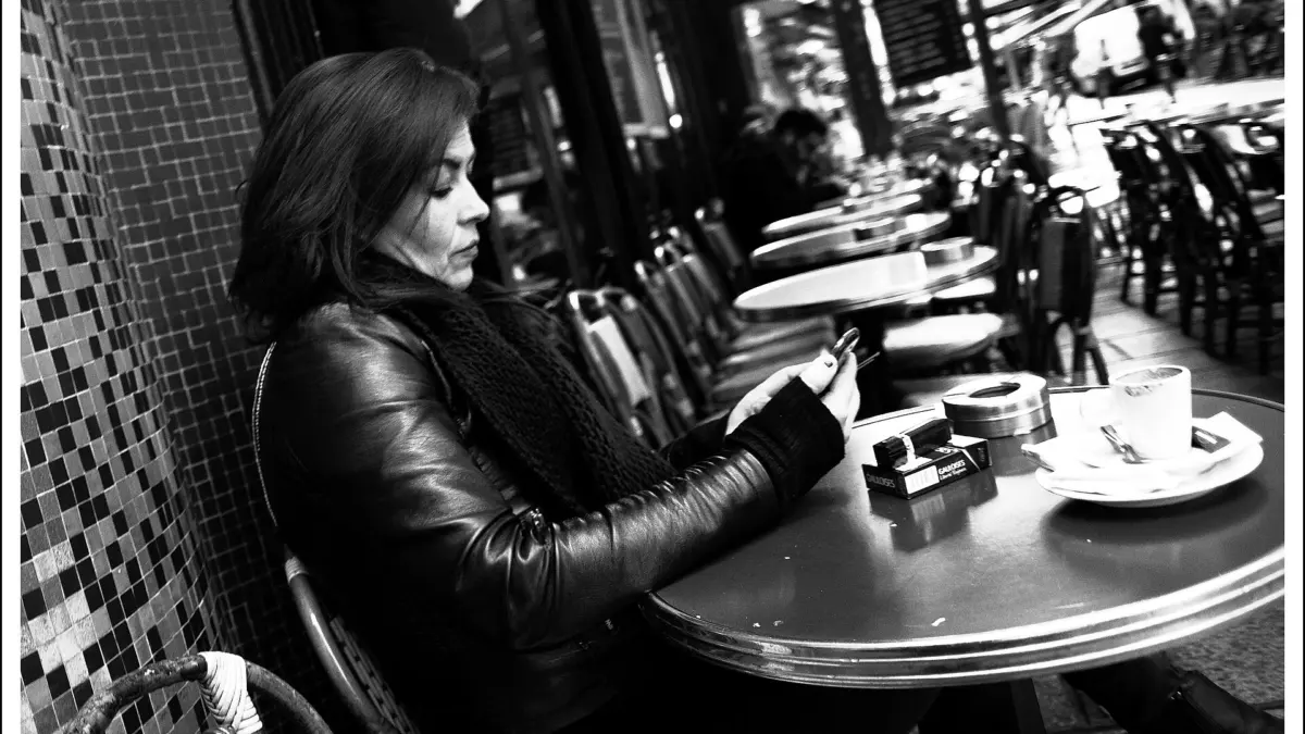 Person pausing from a smartphone, representing screen time limits